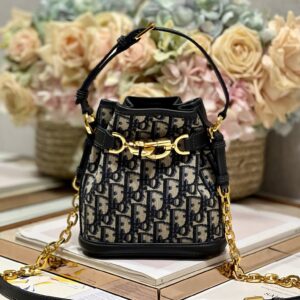 D-i-o-r bag size 17*7*18CM