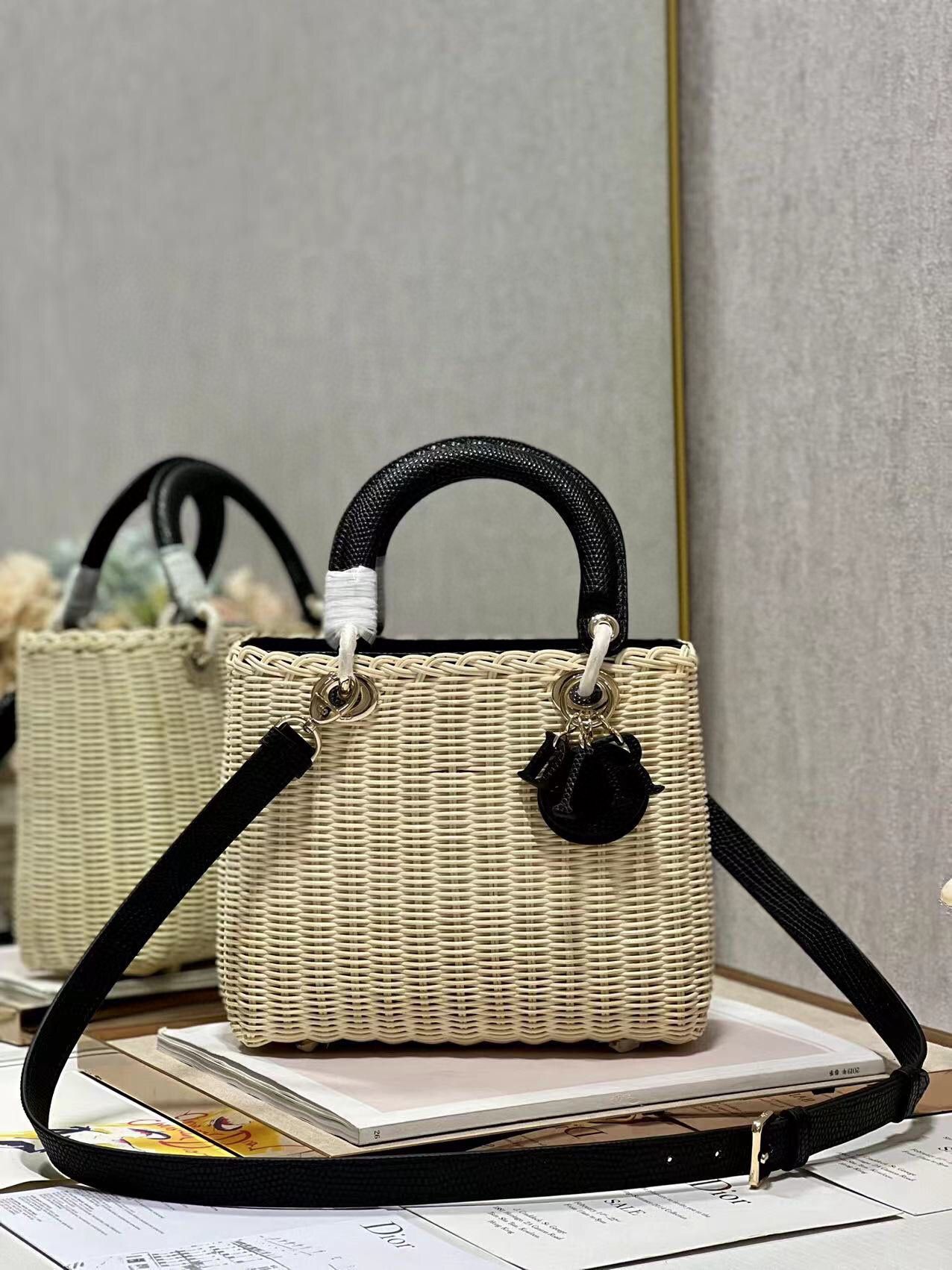 D-i-o-r bag size 24*20*11CM