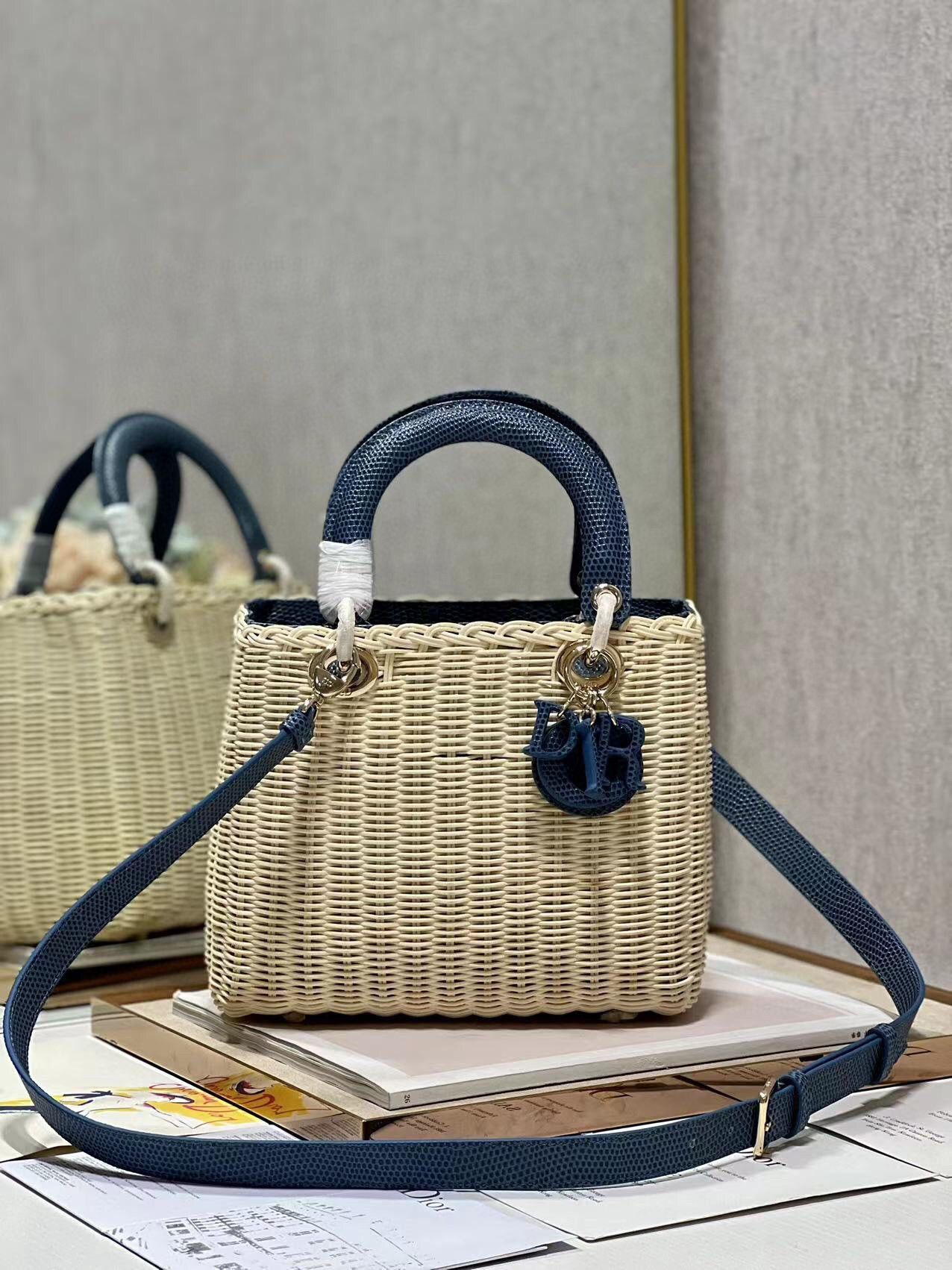 D-i-o-r bag size 24*20*11CM