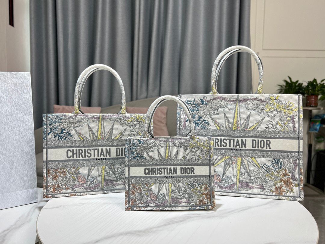 D-i-o-r bag size 41.5*35*17.5cm 26.5*21*14cm and 36*27.5*16.5cm