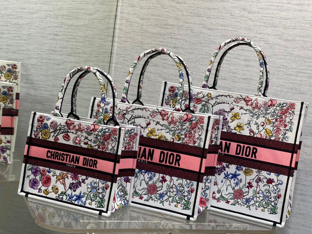 D-i-o-r bag size 41.5*35*17.5cm 26.5*21*14cm and 36*27.5*16.5cm