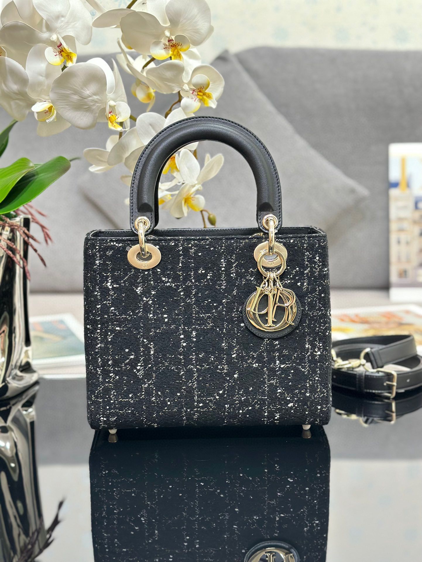 D-io-r bag size 24*20*11cm