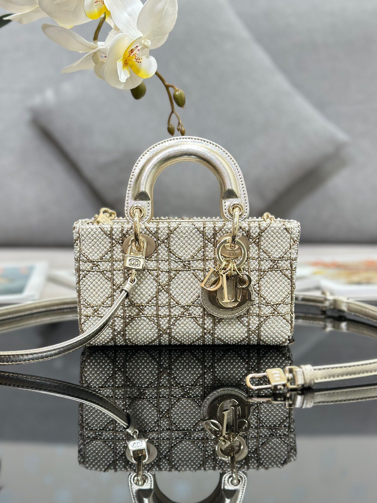 D-ioR bag size 16*9*5cm