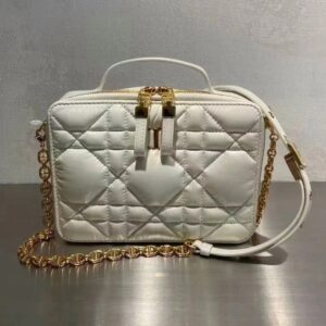 Dior bag size 19.5*15*6cm