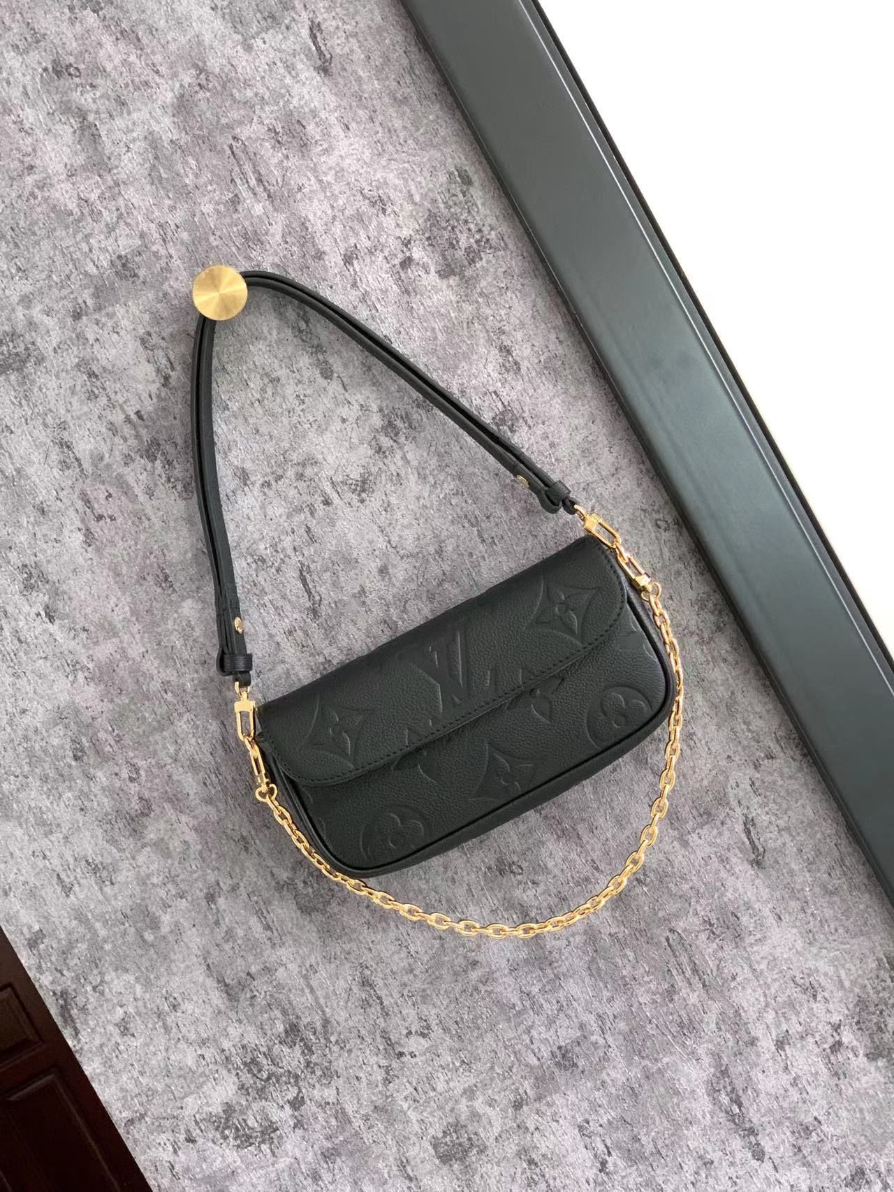 LV (174)