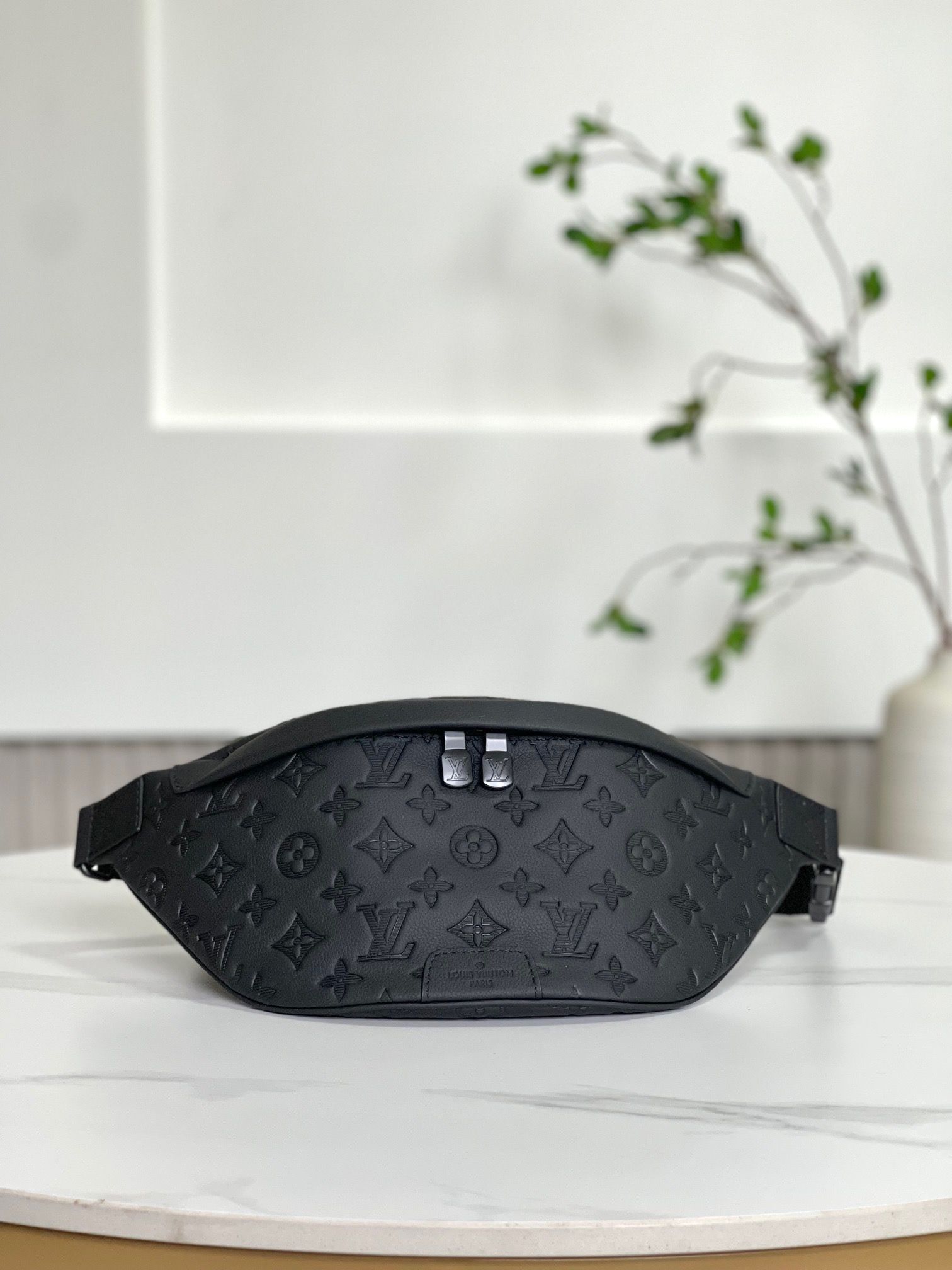 LV (212)