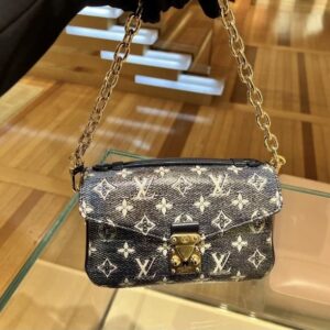 LV (221)