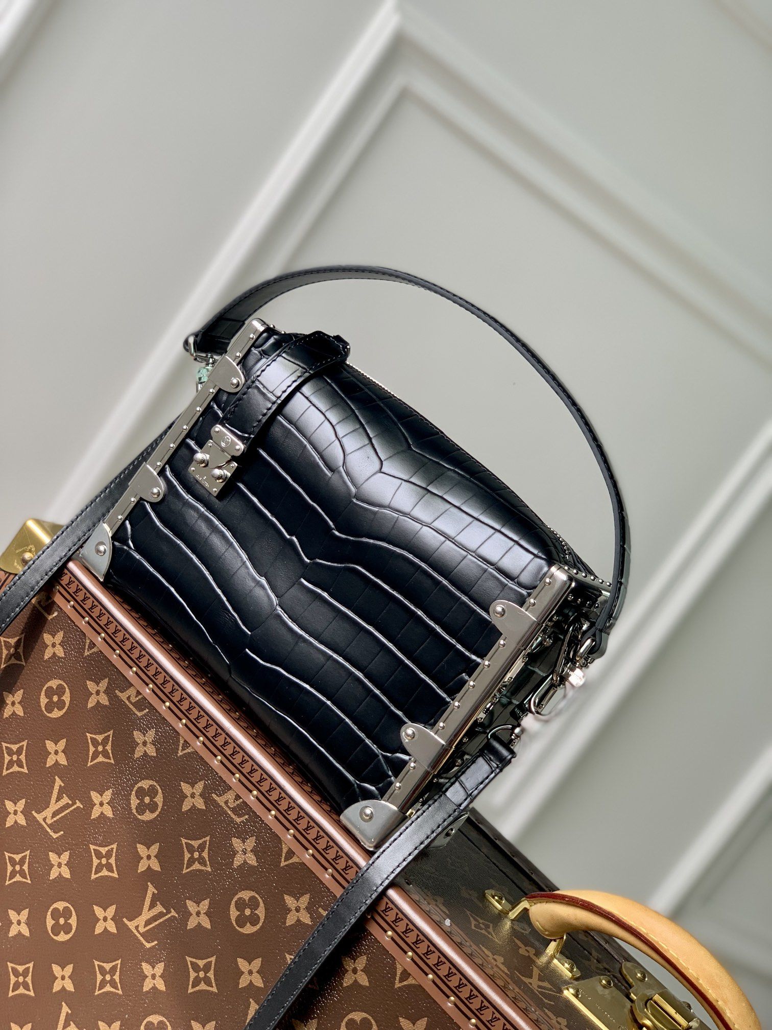LV (72)