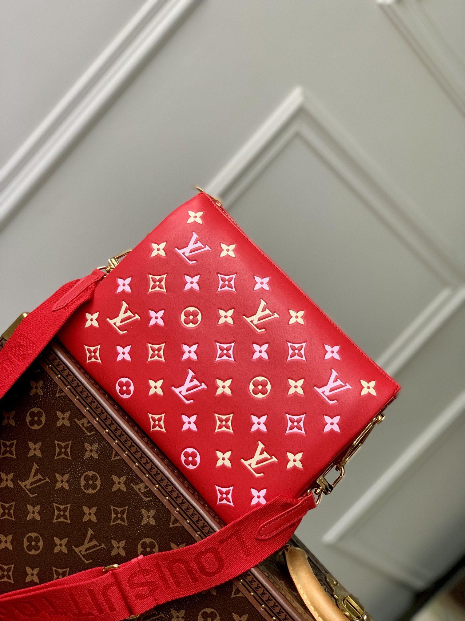 LV (83)